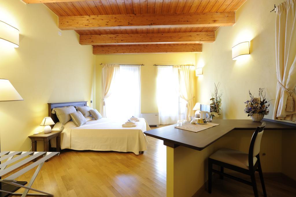 Piazza Azuni 18 Guest House Sassari Luaran gambar