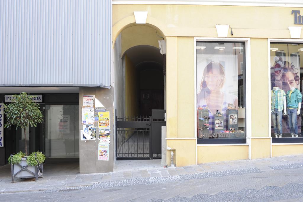 Piazza Azuni 18 Guest House Sassari Luaran gambar