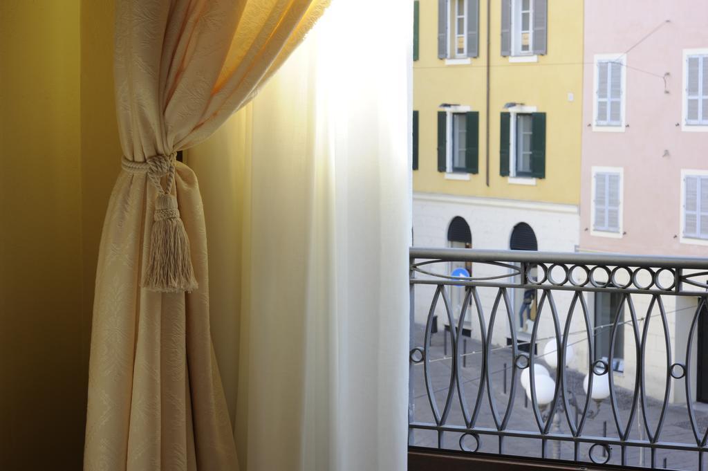 Piazza Azuni 18 Guest House Sassari Luaran gambar
