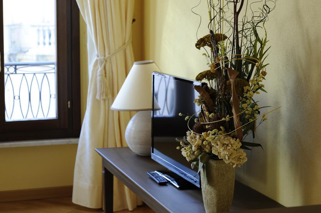 Piazza Azuni 18 Guest House Sassari Luaran gambar